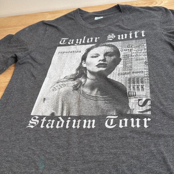 Taylor Swift reputation tour t shirt - Picture 8 of 12